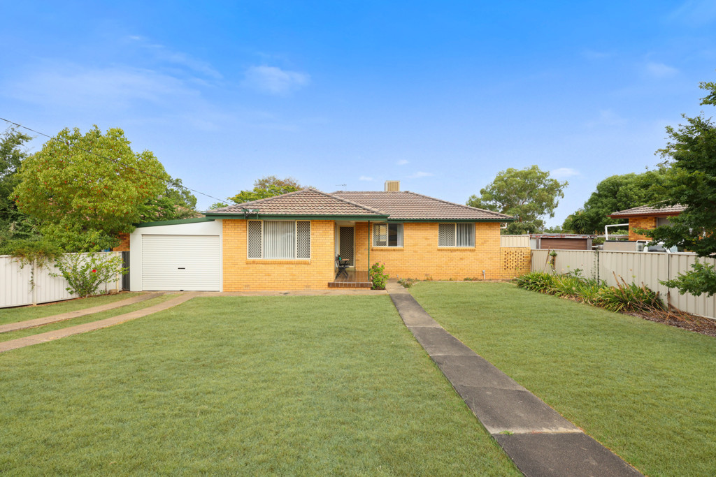 30 John St, South Tamworth, NSW 2340