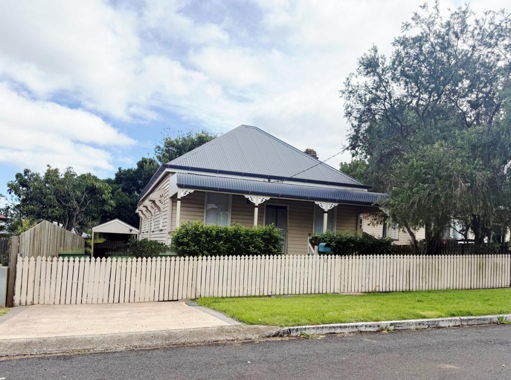 11 Kennedy St, North Toowoomba, QLD 4350