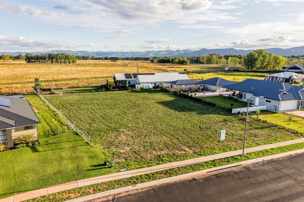 40 WURTH DR, BOMBIRA, NSW 2850