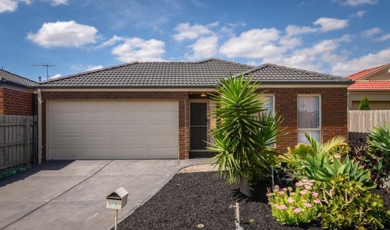 54 Bellarine Dr, Cranbourne, VIC 3977
