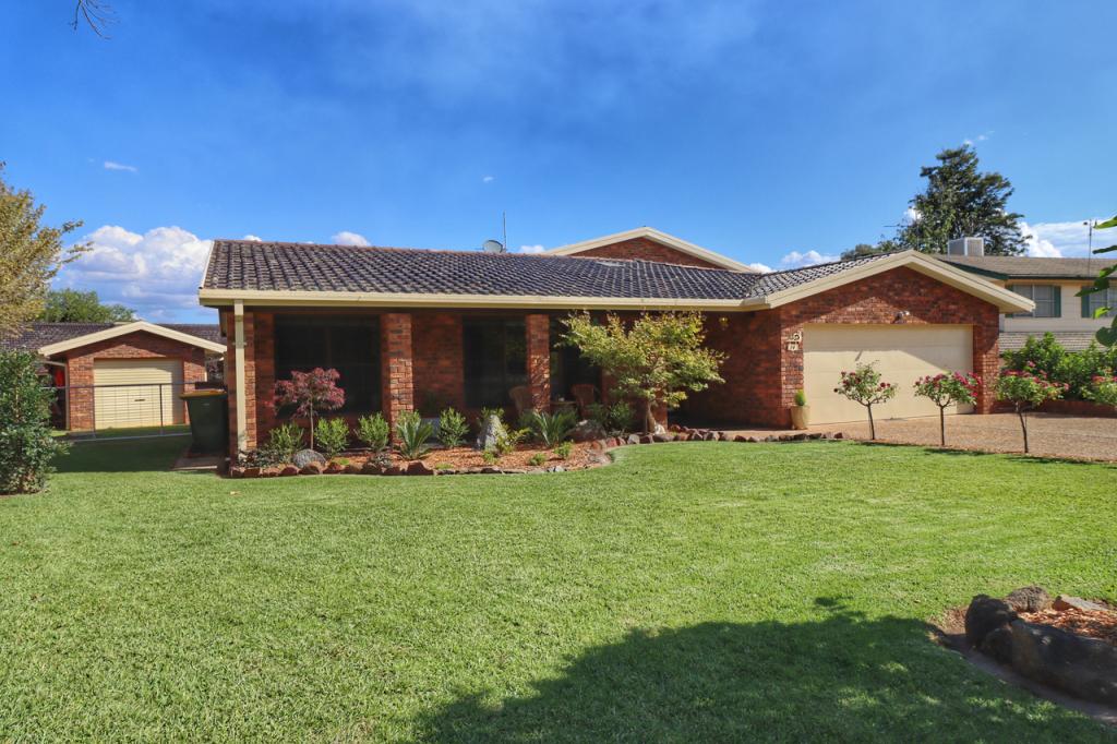 14 Taronga Dr, Cowra, NSW 2794