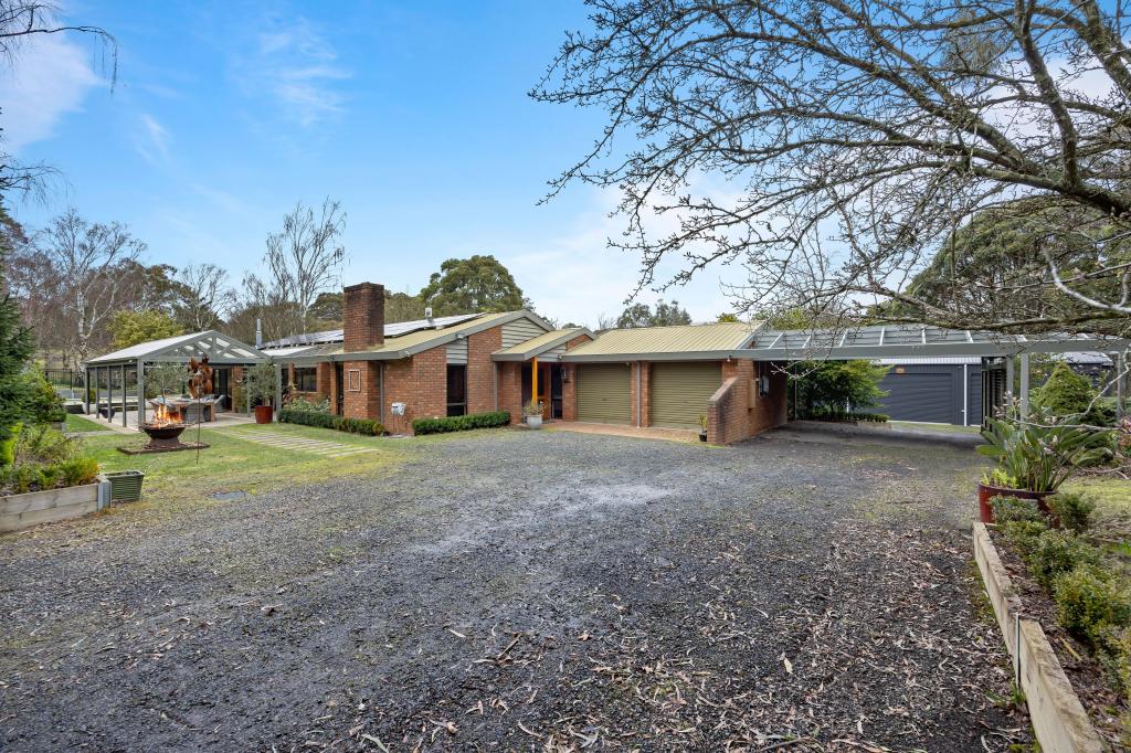 6 Mount Helen Dr, Mount Helen, VIC 3350