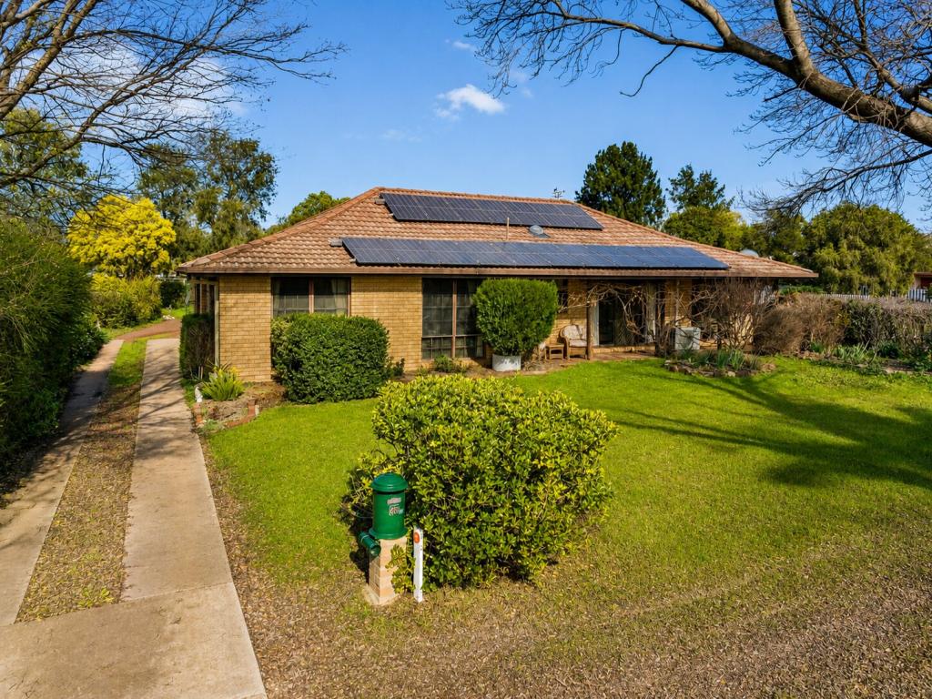 33 Cutler Ave, Cootamundra, NSW 2590