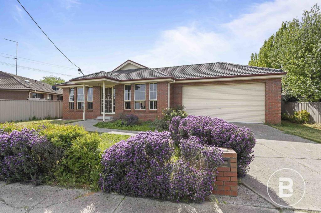 15 WARRINA DR, DELACOMBE, VIC 3356