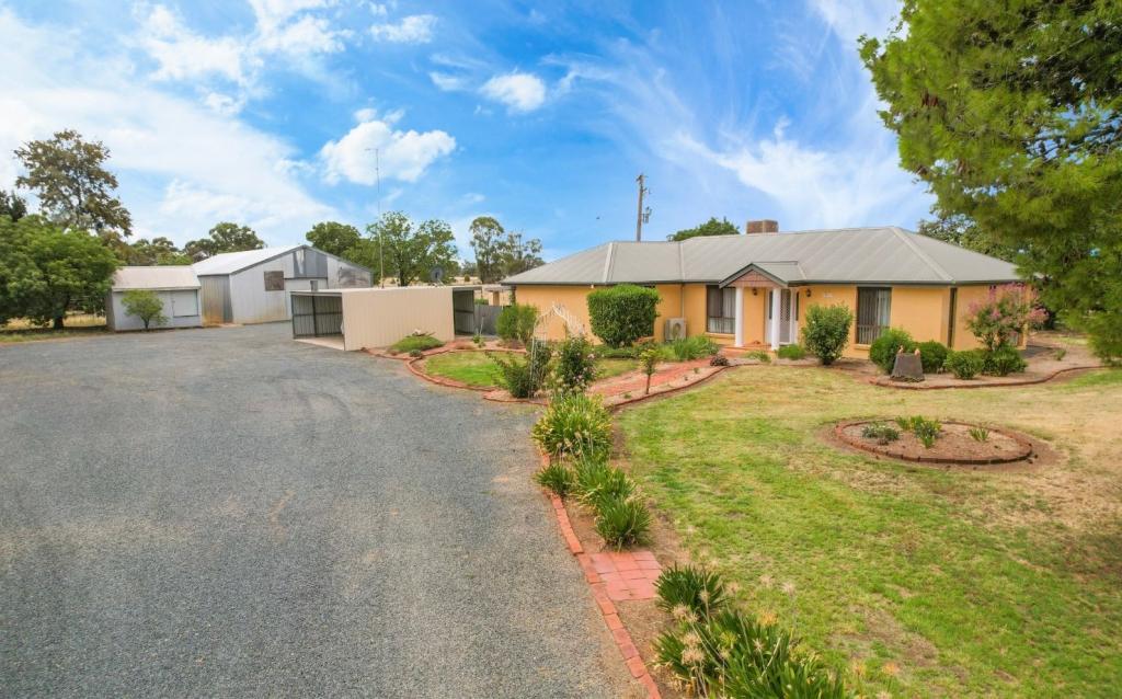 61 Centenary Dr, Wyalong, NSW 2671