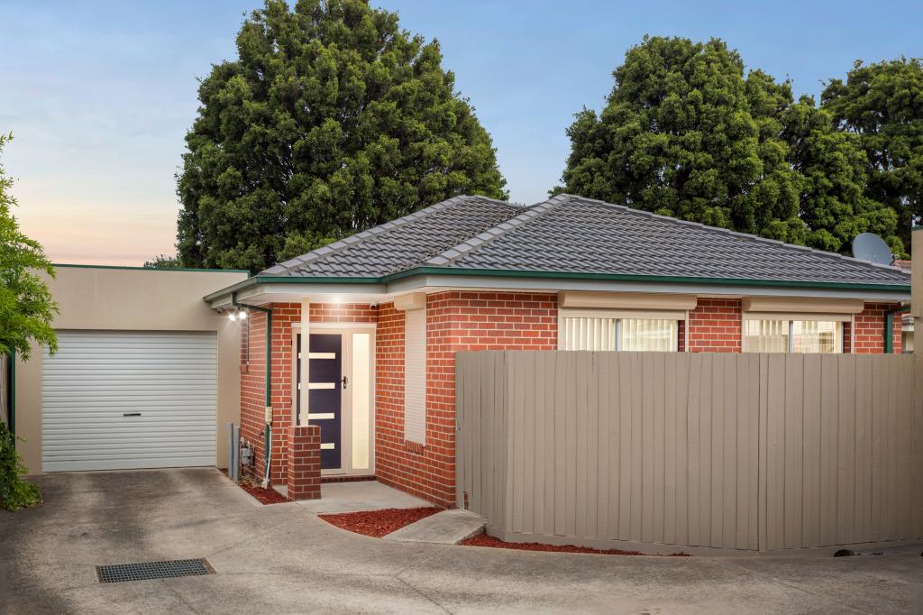 8a Carol Ave, Cranbourne, VIC 3977