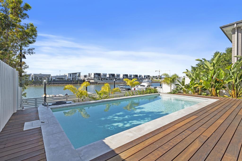 26 Waters Cl, Hope Island, QLD 4212