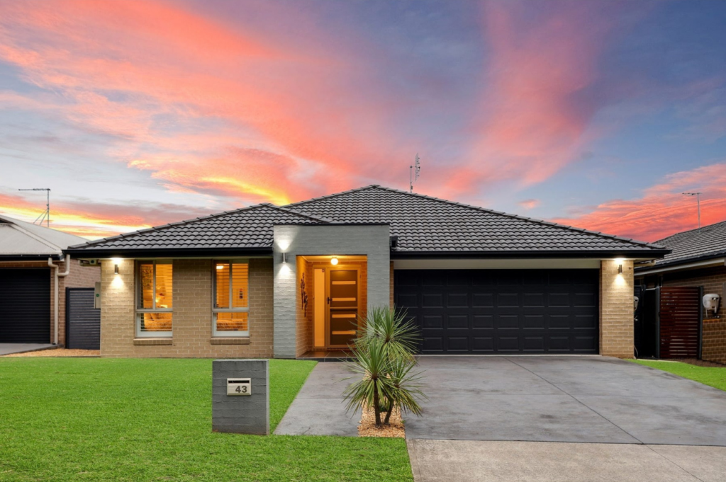 43 Moluccana Cres, Ropes Crossing, NSW 2760