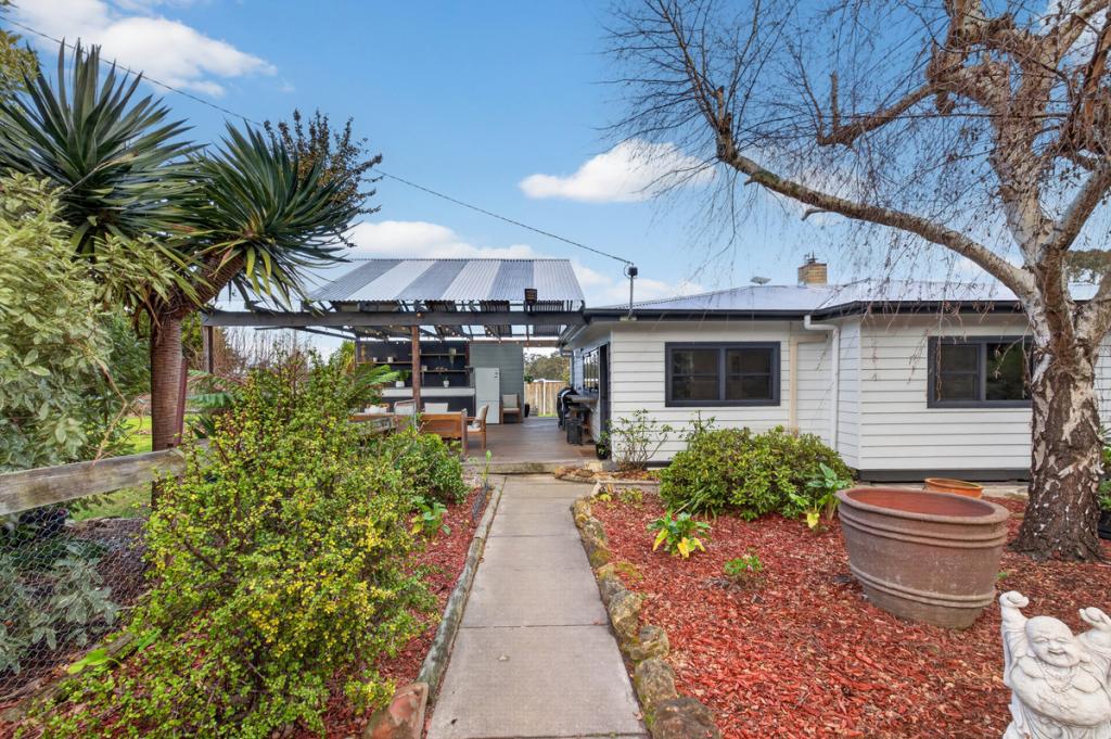 54 Robertsons Rd, Kalimna West, VIC 3909