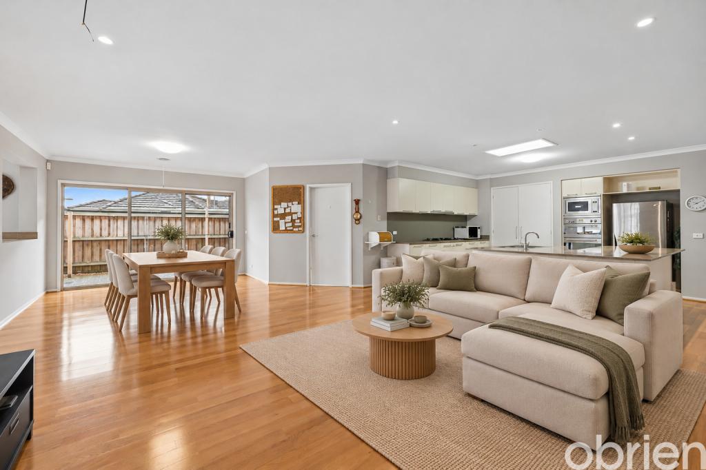 42 Yorkshire Dr, Cranbourne North, VIC 3977