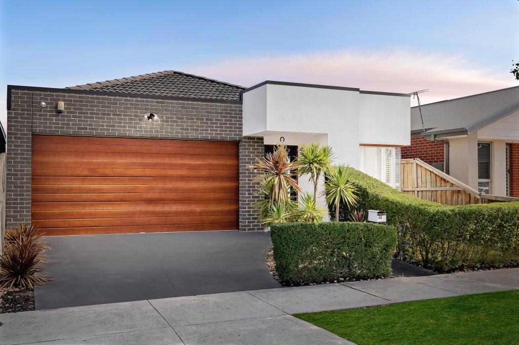 40 Straw Flower Cct, Greenvale, VIC 3059