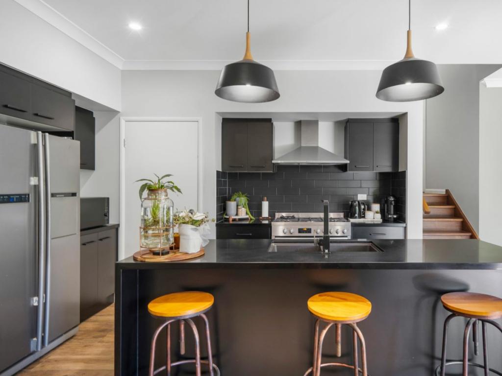 28 Kingcrest Dr, Reedy Creek, QLD 4227