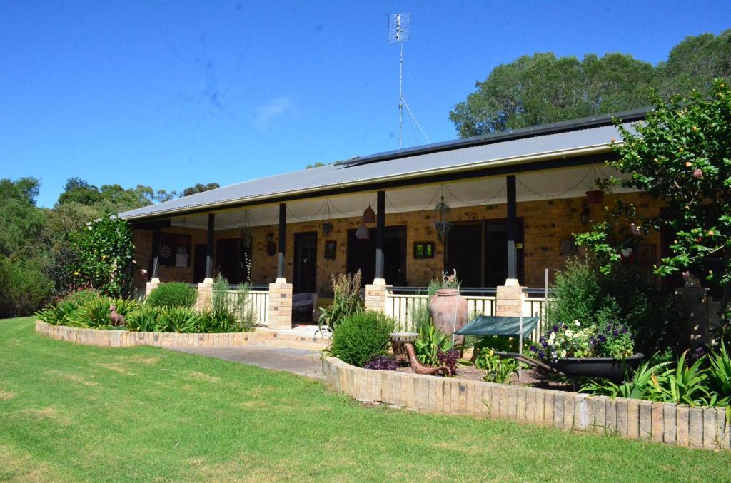 37 Calvert Rd, East Nanango, QLD 4615