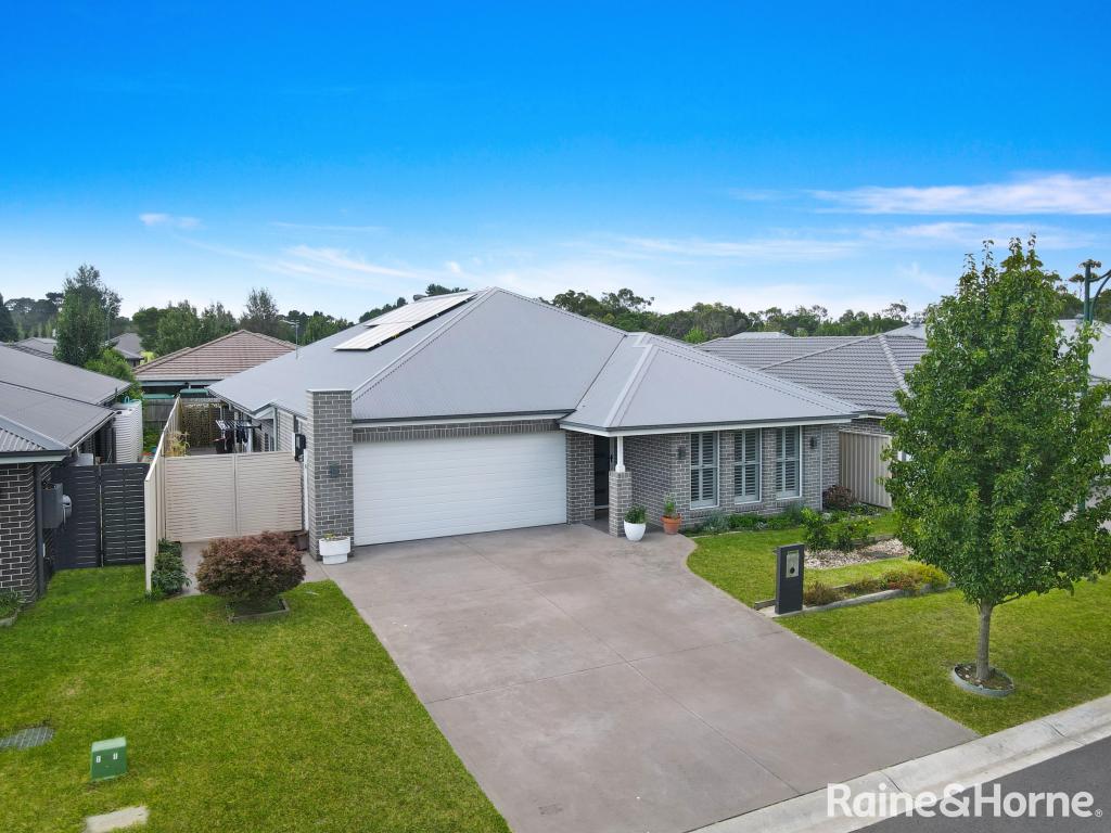 7 HENRIETTA ST, BRAEMAR, NSW 2575