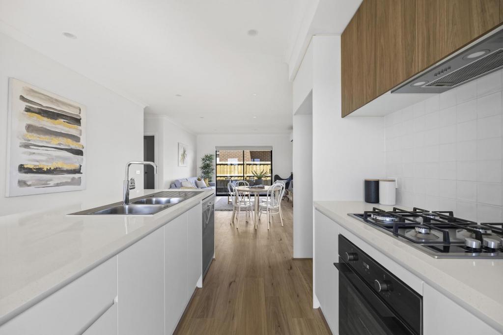 34 Deanside Dr, Deanside, VIC 3336