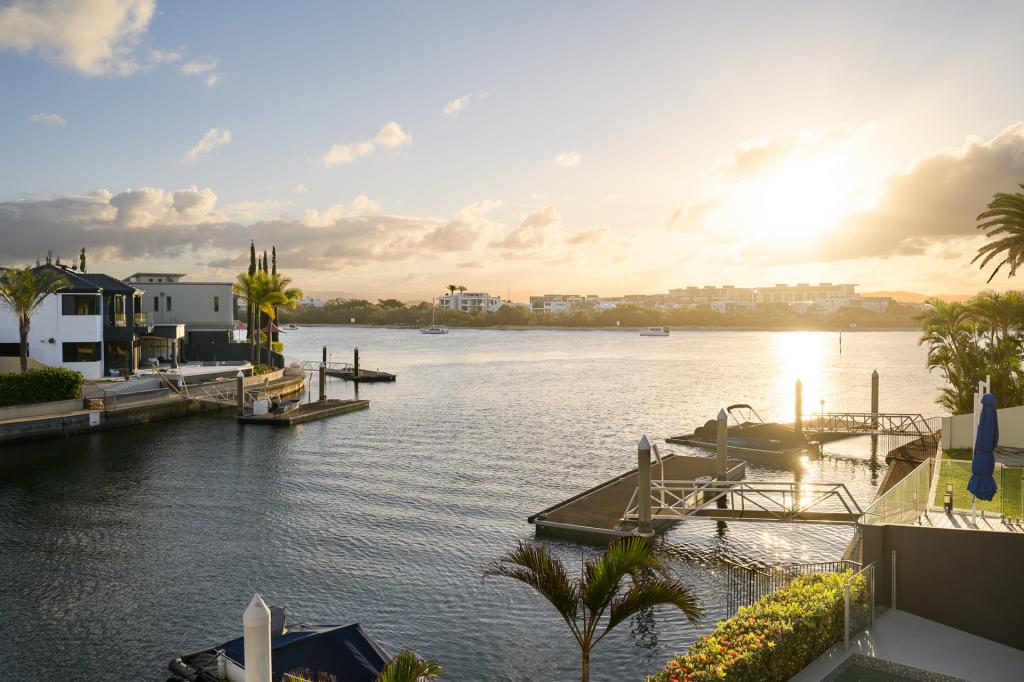 16 Queen Anne Ct, Paradise Point, QLD 4216