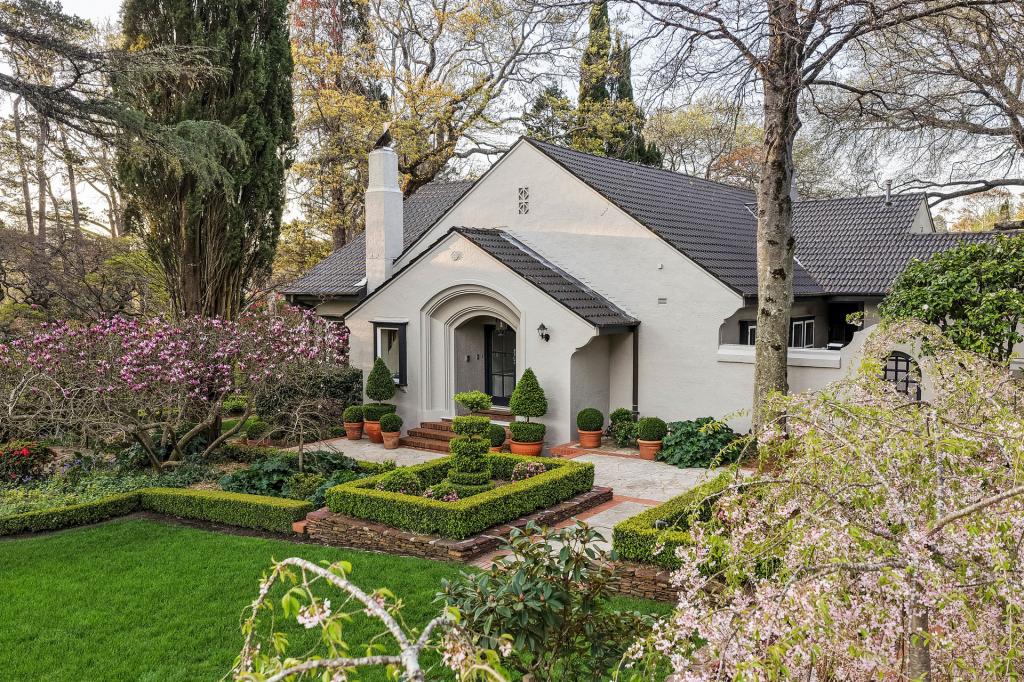 2 Kensett Ave, Leura, NSW 2780