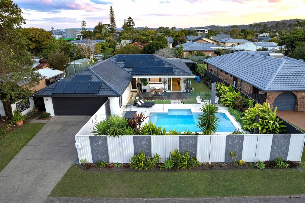 54 K P Mcgrath Dr, Elanora, QLD 4221