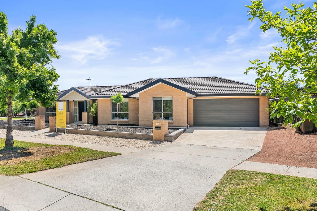 16 Gordon Withnall Cres, Dunlop, ACT 2615