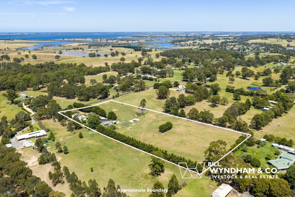 10 Hazeldene Cres, Nicholson, VIC 3882