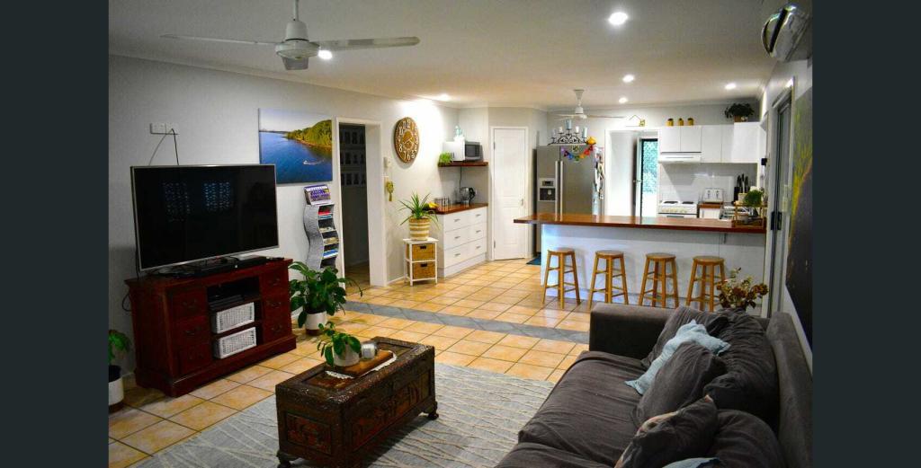3 Kwila St, Wongaling Beach, QLD 4852