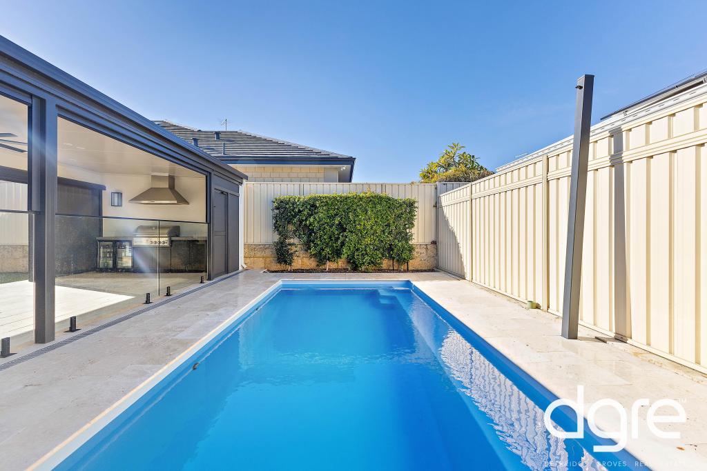 31 Riverina Pde, Lake Coogee, WA 6166