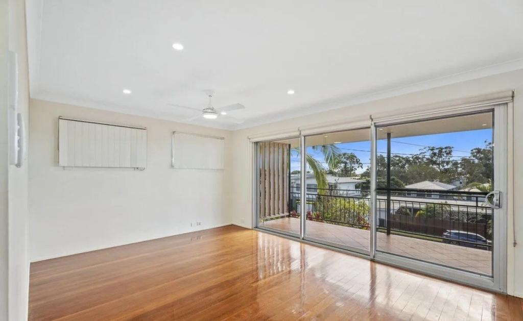 6 Penrock Pde, Labrador, QLD 4215