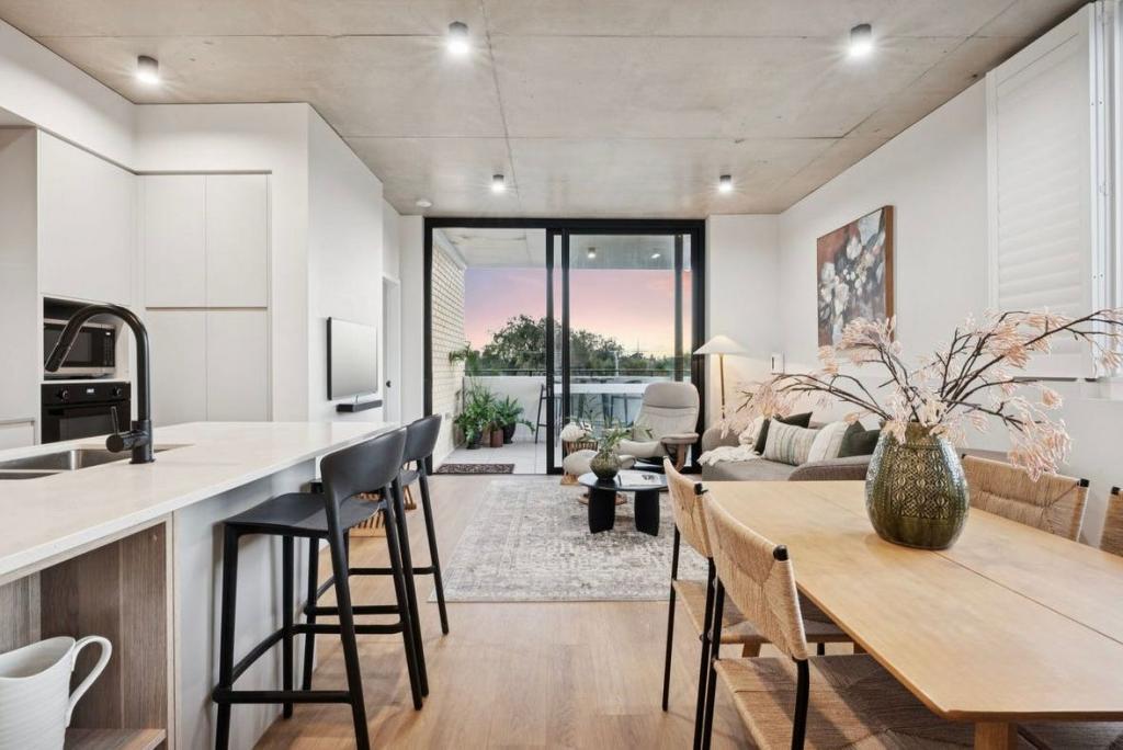 102/76 KNUTSFORD ST, FREMANTLE, WA 6160