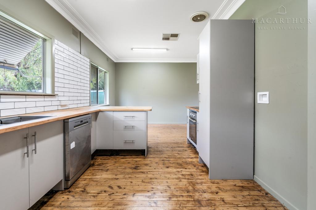 4 Kennedy Ave, Kooringal, NSW 2650