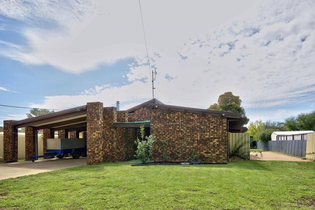 237 Burchfield Ave, Deniliquin, NSW 2710