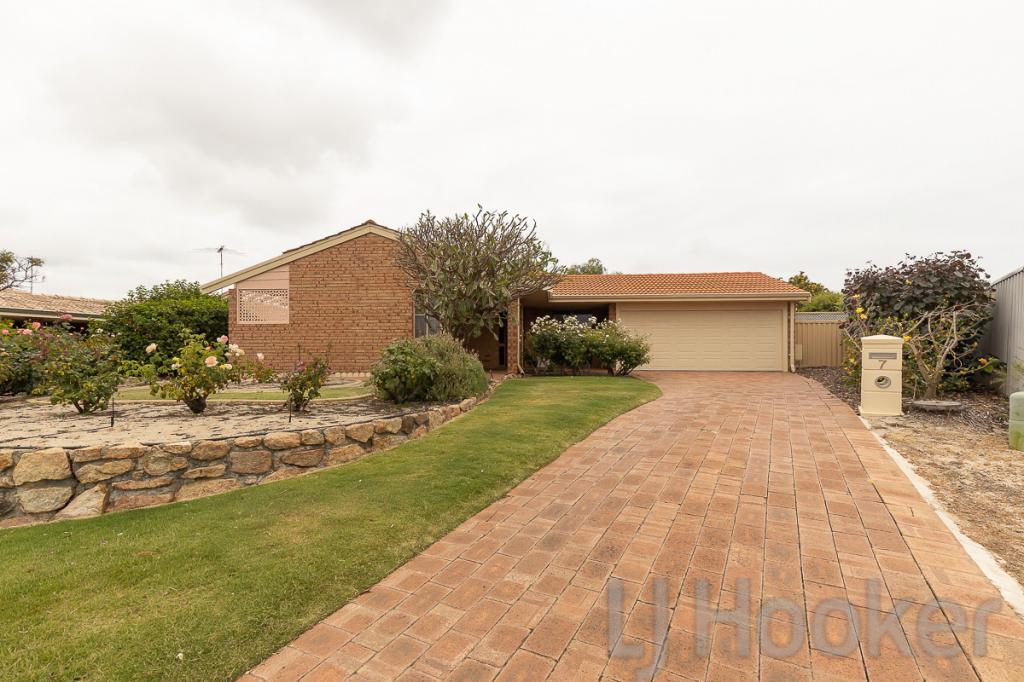 7 Napier Cl, Halls Head, WA 6210