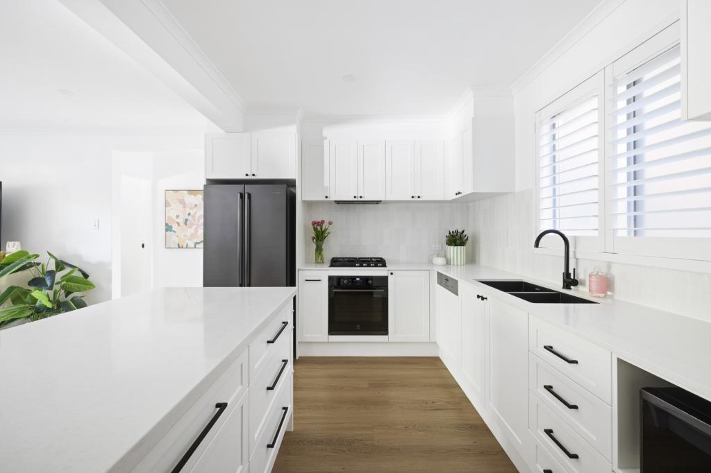 2/39 WYUNA AVE, FRESHWATER, NSW 2096