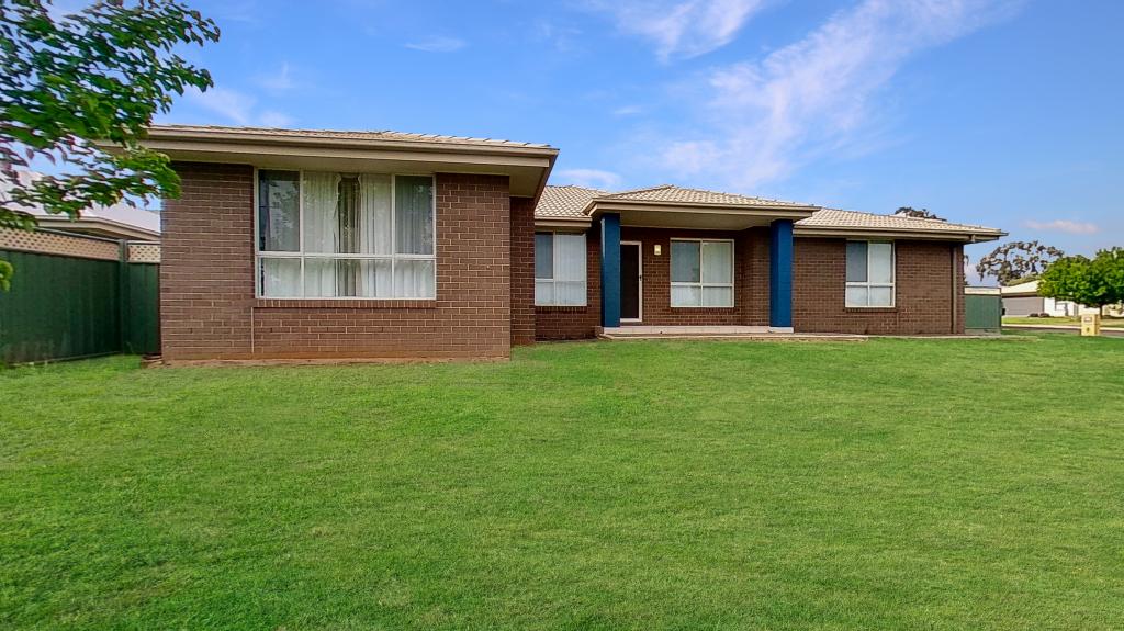 24 Dalbeattie Cres, Dubbo, NSW 2830