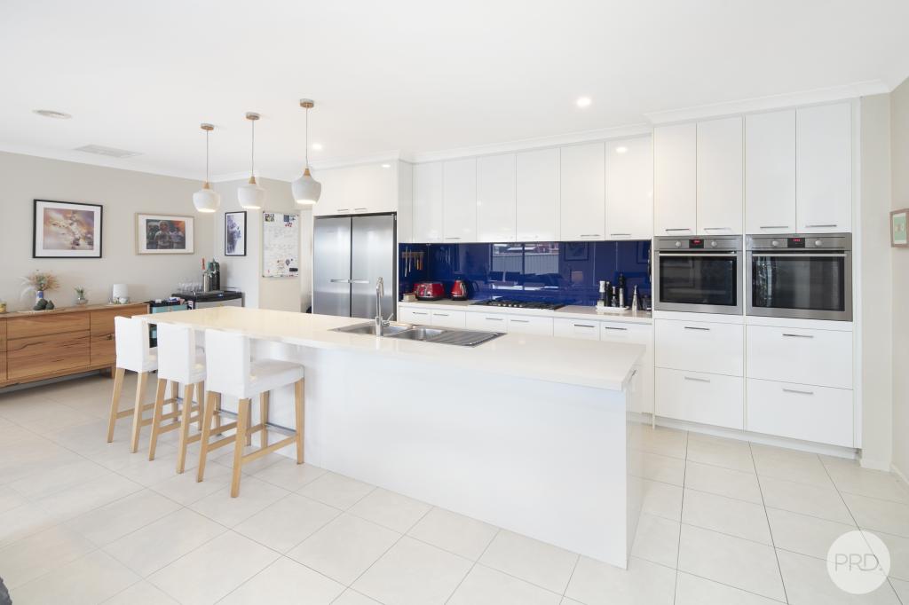 6 Cinnamon Dr, Lake Gardens, VIC 3355