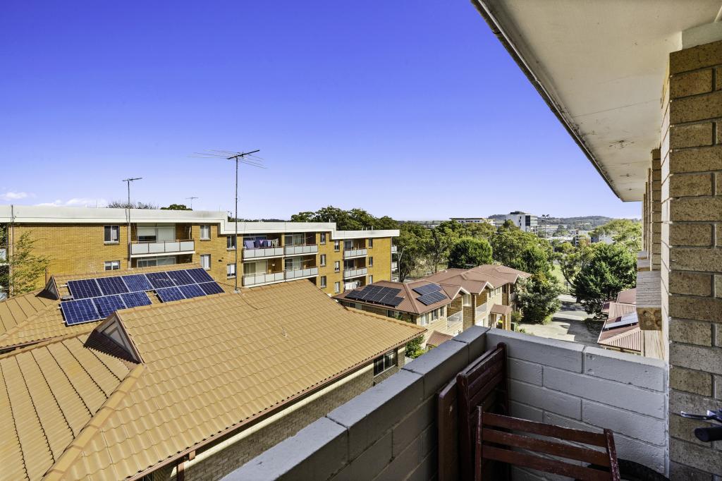 8/28 Moore St, Campbelltown, NSW 2560