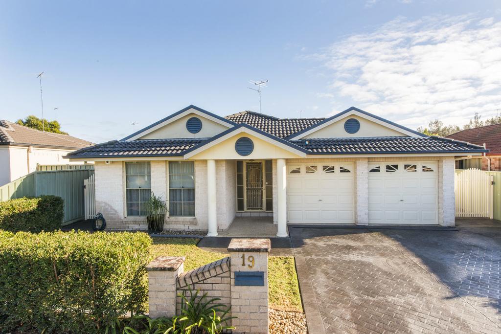 19 Winna Pl, Glenmore Park, NSW 2745