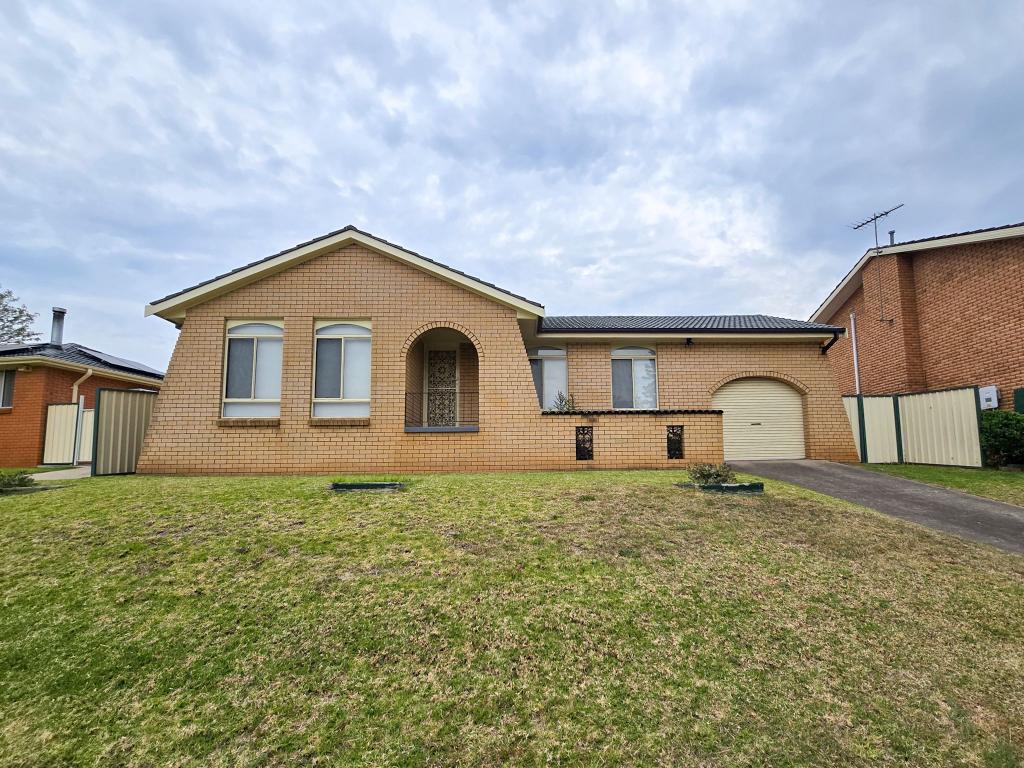 62 Akuna Ave, Bradbury, NSW 2560