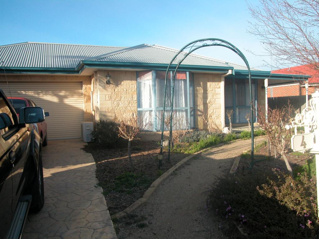 4 Egret Ct, Lara, VIC 3212
