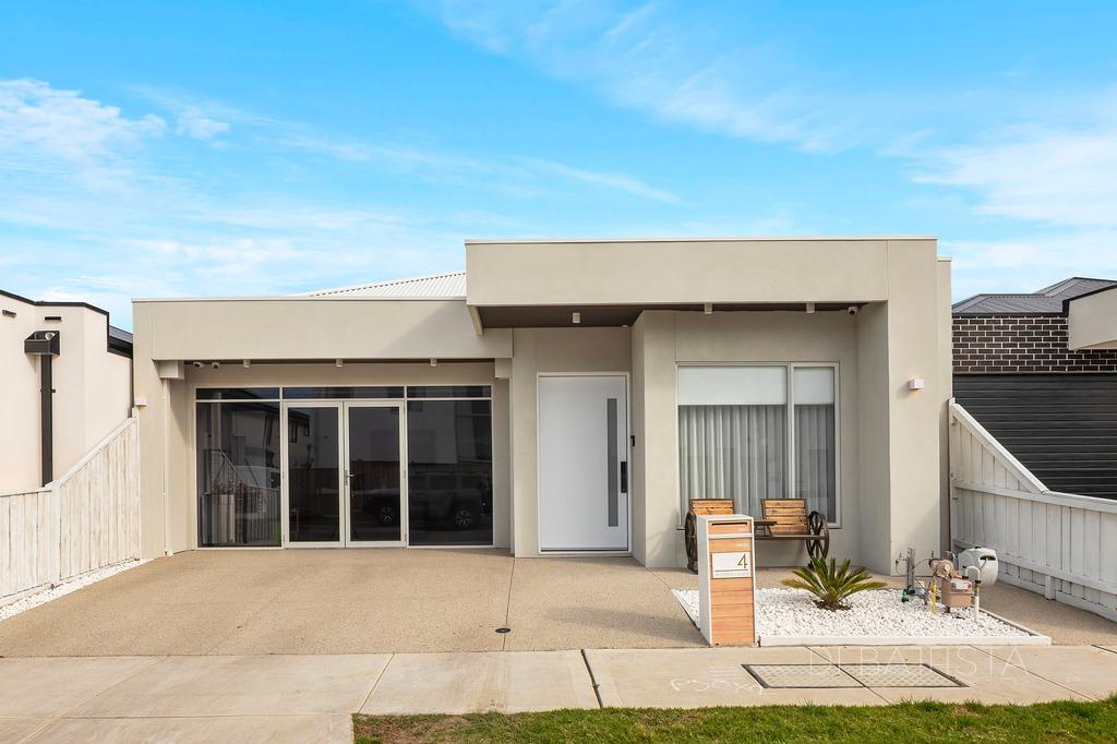 4 ANCHO RD, MICKLEHAM, VIC 3064