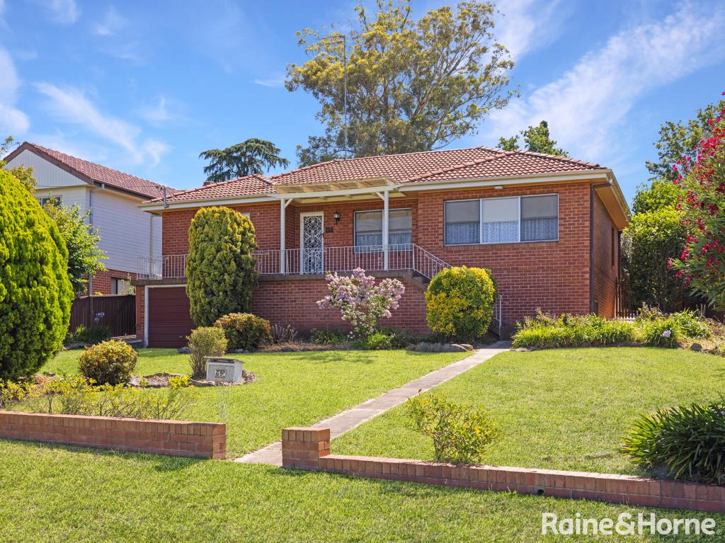 69 Esrom St, West Bathurst, NSW 2795