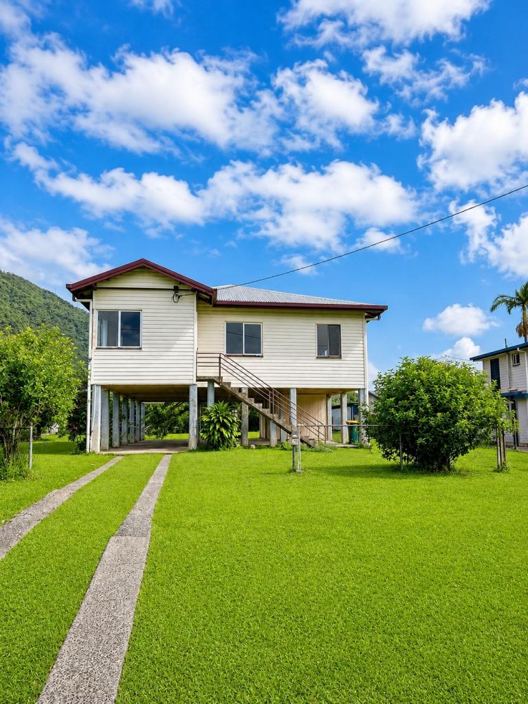 18 Curtis St, Tully, QLD 4854