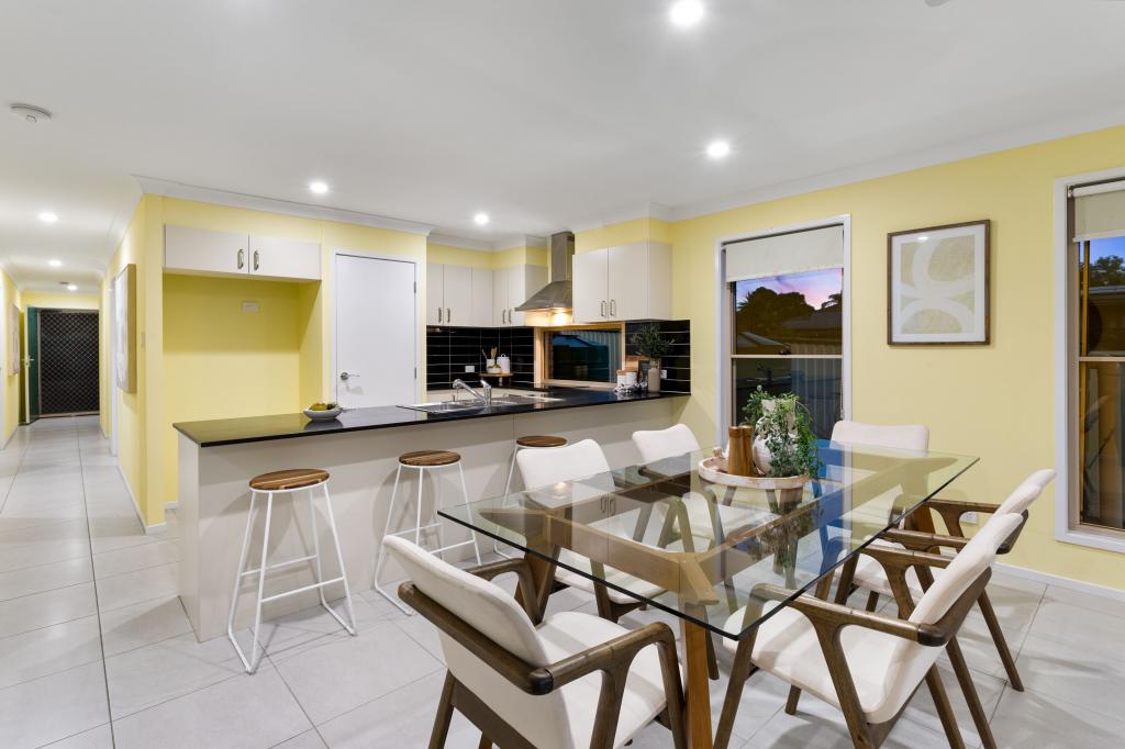 27 Arunga St, Petrie, QLD 4502
