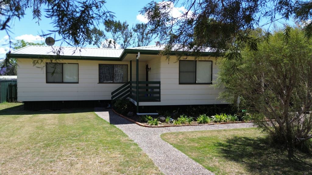 10 Rome St, Oakey, QLD 4401