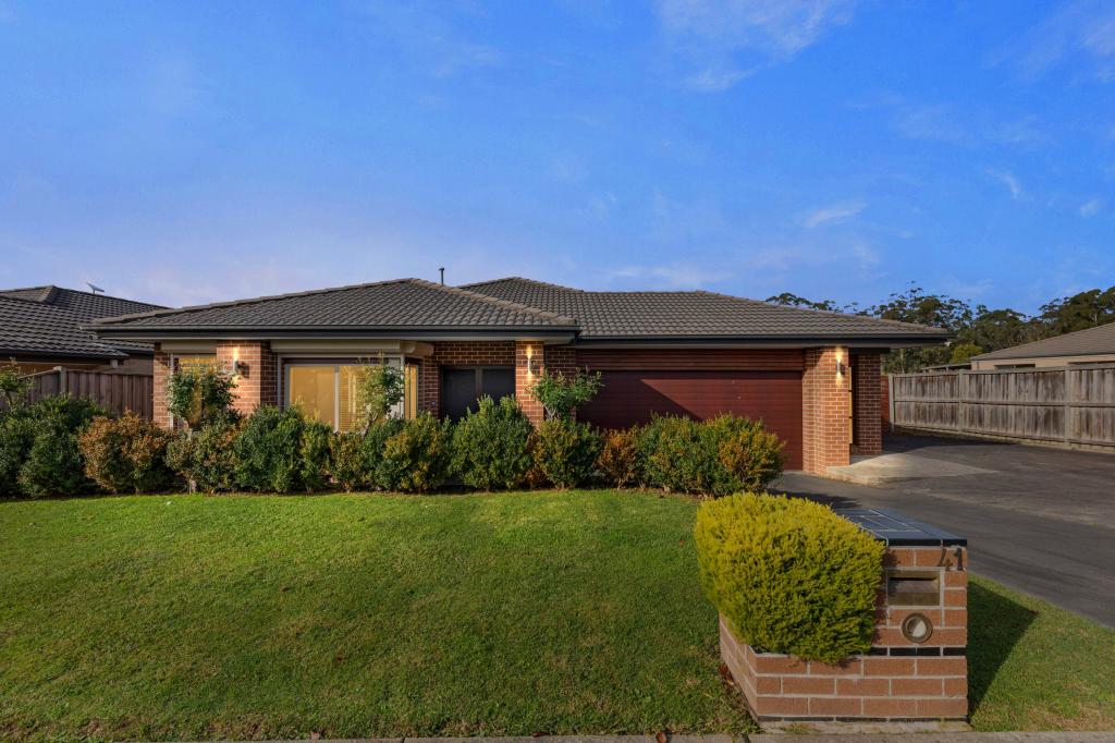 41 MONICA DR, DROUIN, VIC 3818