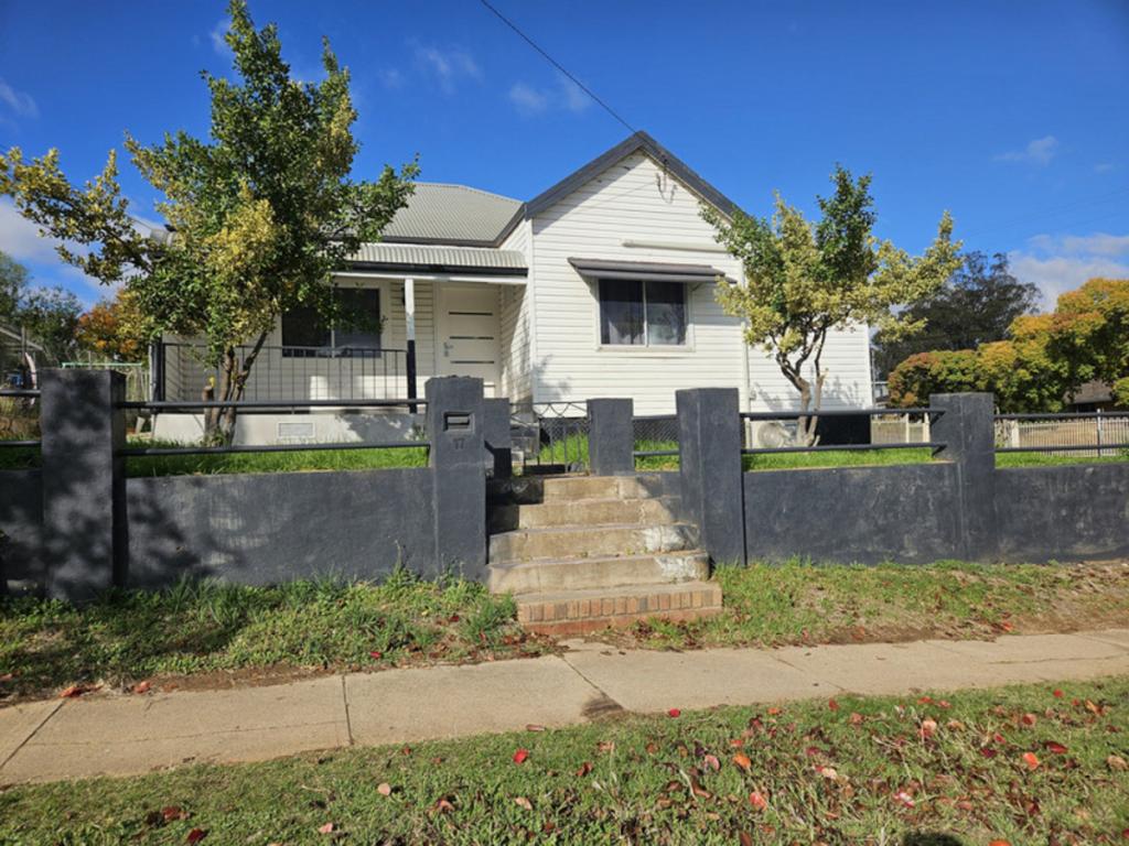 17 Redfern St, Cowra, NSW 2794