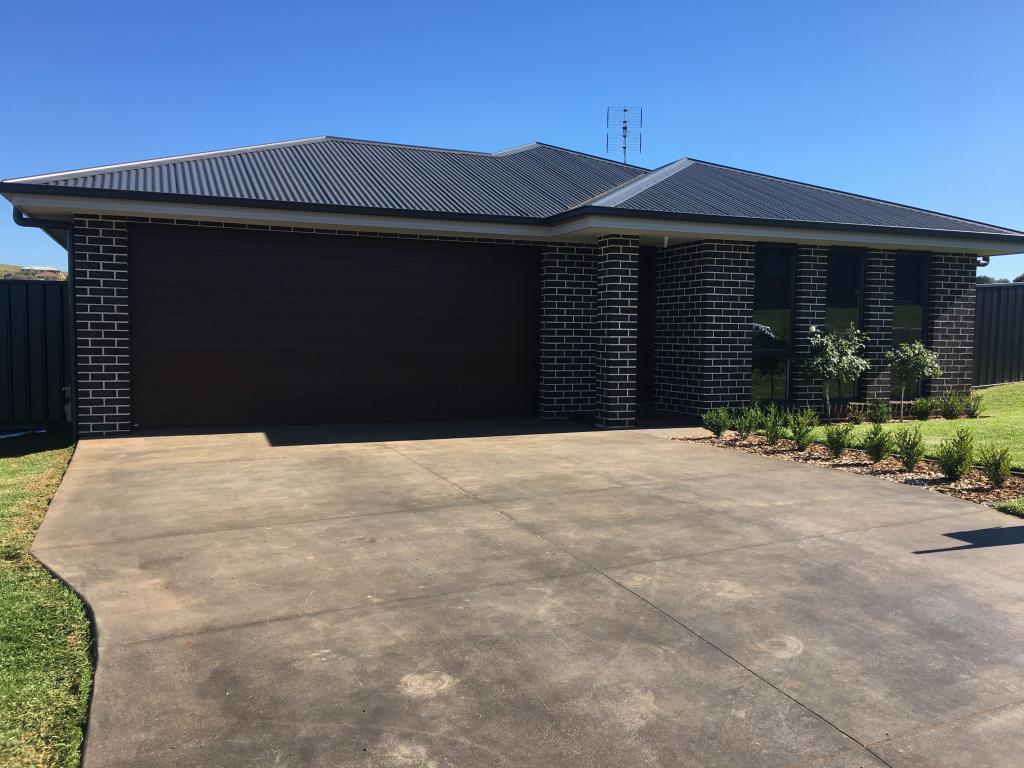 11 Hydrangea Ave, Parkes, NSW 2870