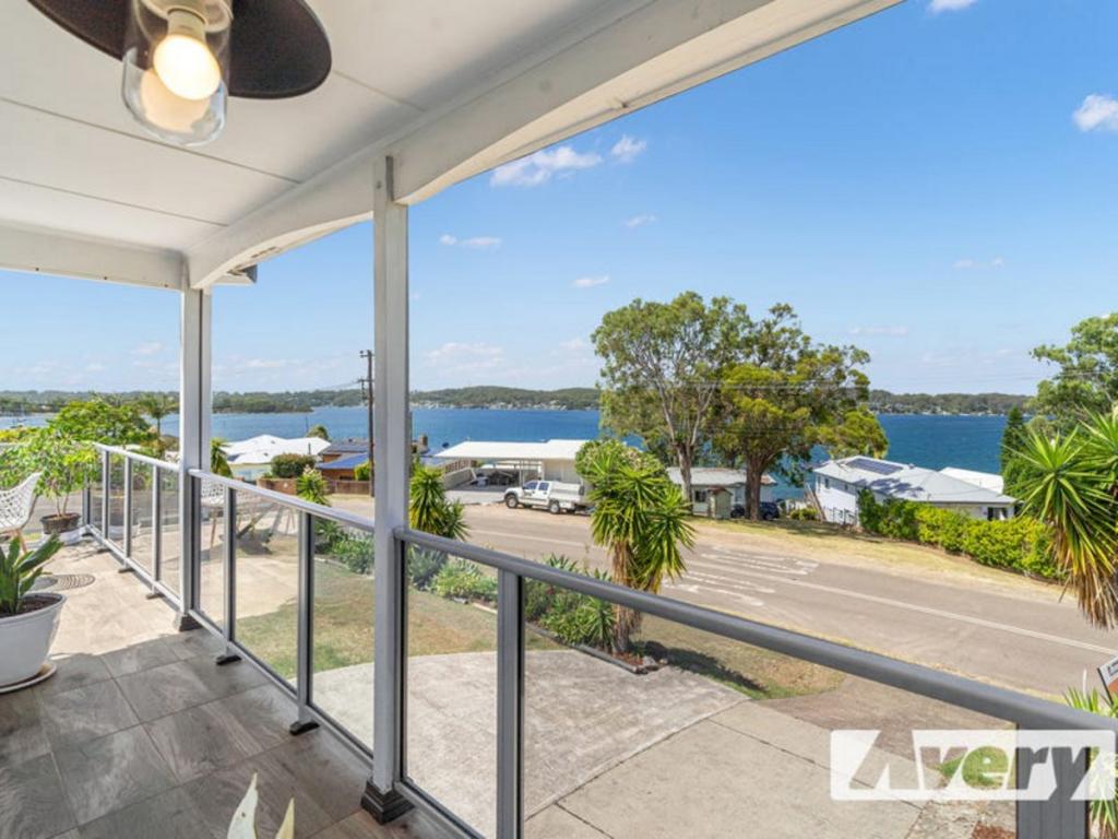 102 Fishing Point Rd, Fishing Point, NSW 2283