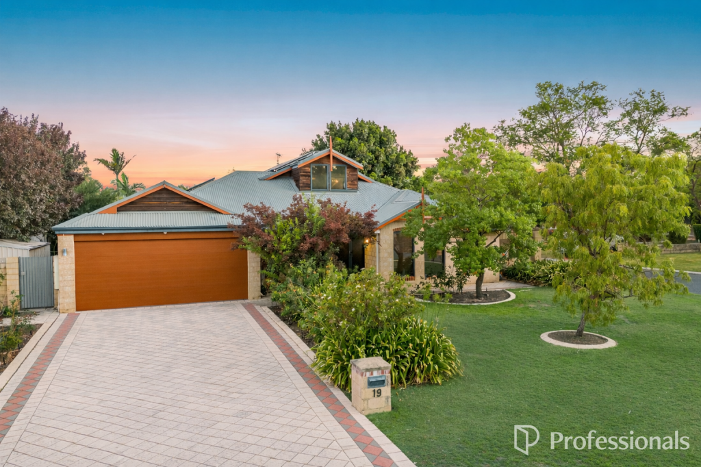 19 Maple Cres, Helena Valley, WA 6056