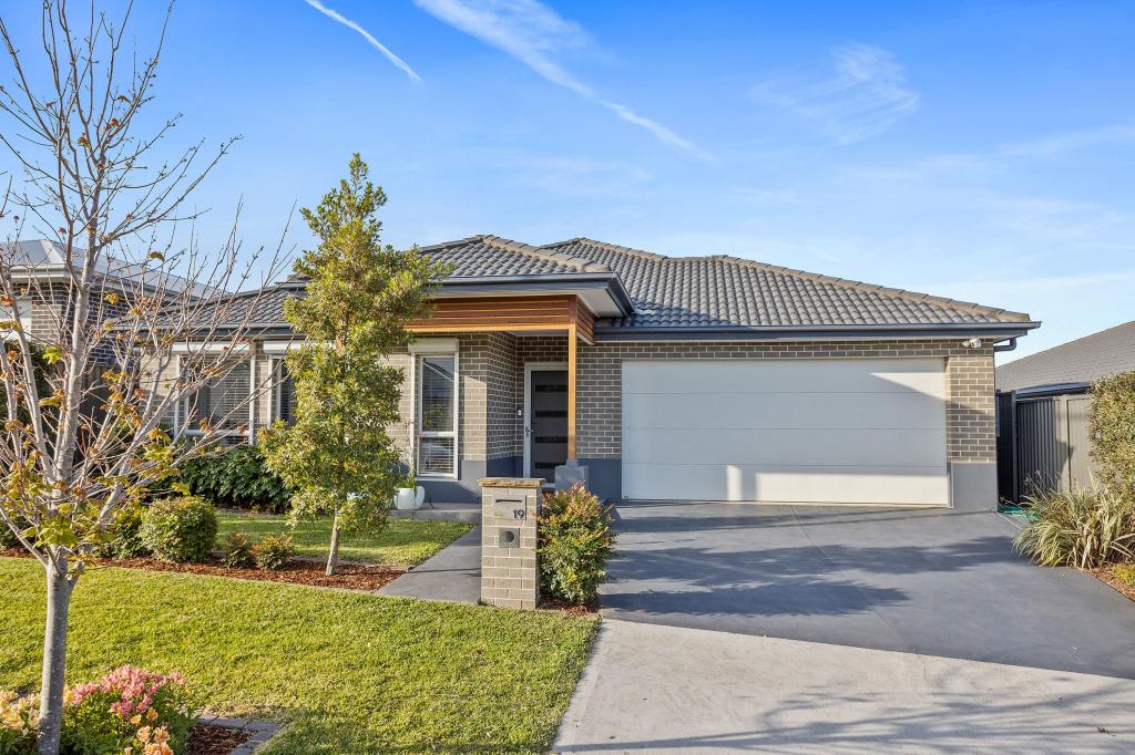 19 Gower St, Calderwood, NSW 2527