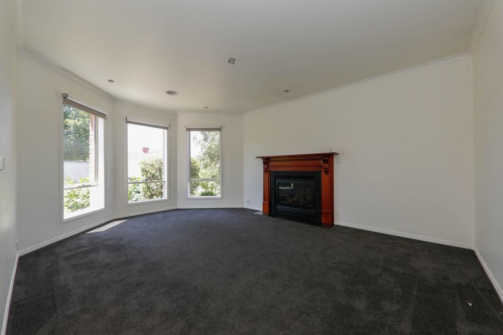 42 Mccubbin Way, Berwick, VIC 3806
